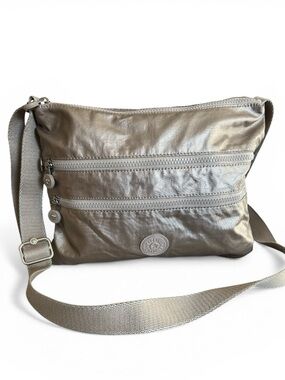 Kipling Alvar Double
Zipper Messenger Crossbody in Metallic Glow